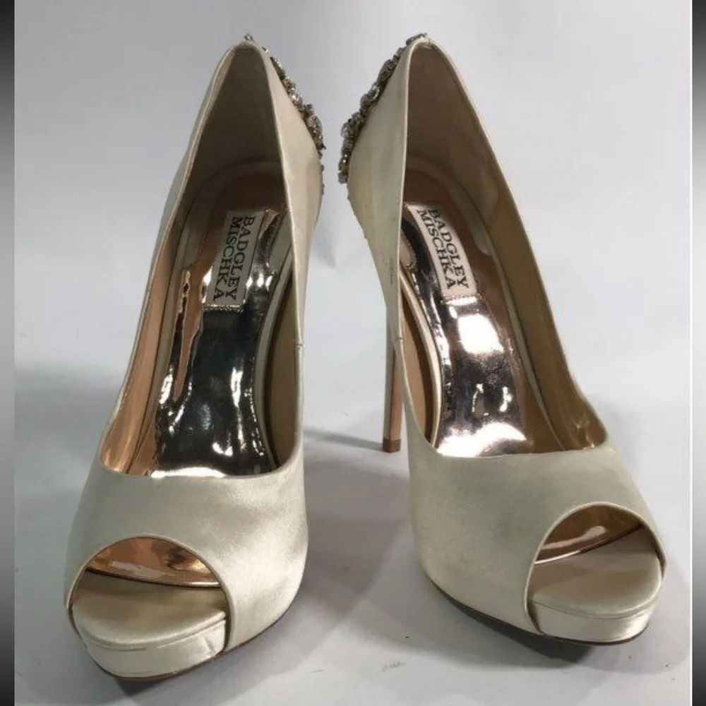 Women’s Badgley Mischka Kiara Satin Embellished Peep Toe Pump Cream Size 7.5M